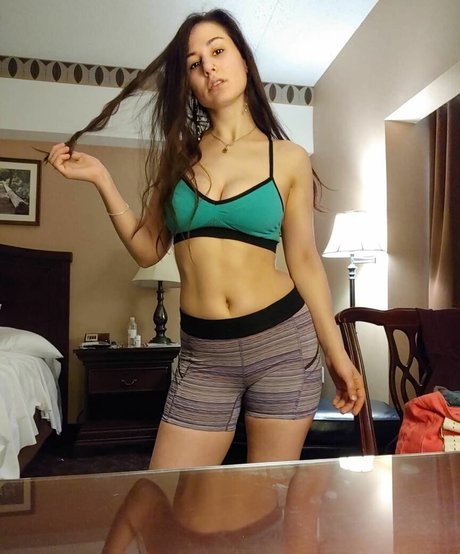 Naakte gelekte OnlyFans-foto van Zehava Glazier