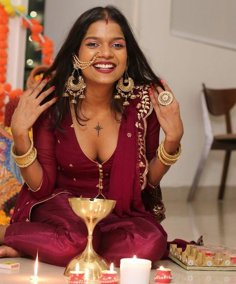 Nacktes geleaktes OnlyFans-Foto von Khyatishree