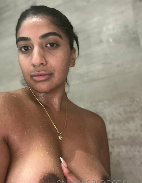 Nøgent lækket OnlyFans-billede af Savpillai