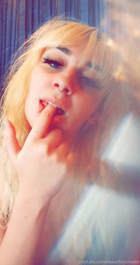 Обнаженная фотография утечки OnlyFans от Beautifulychaotic