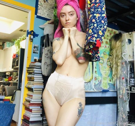 Nahá fotka uniklých OnlyFans od Caring Erin