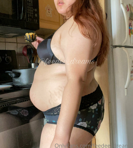 Naakte gelekte OnlyFans-foto van Feedeedreams