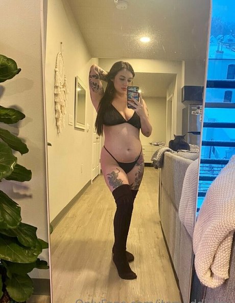 Naken läckt OnlyFans-bild av Itsmaddiefox