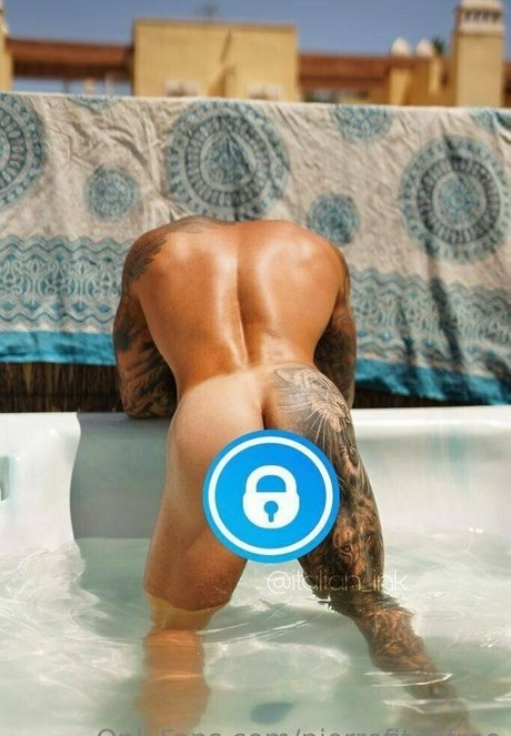 Naken lekkede OnlyFans-bilde av Pierrefitchfree