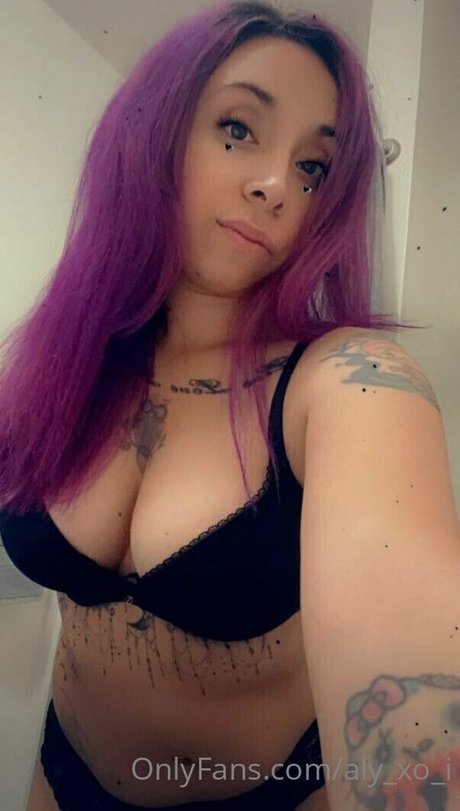Nagie wyciekłe zdjęcie OnlyFans od Alyxoi