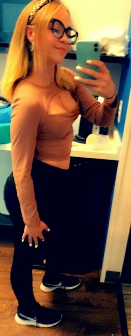 Naakte gelekte OnlyFans-foto van Writemepoetry
