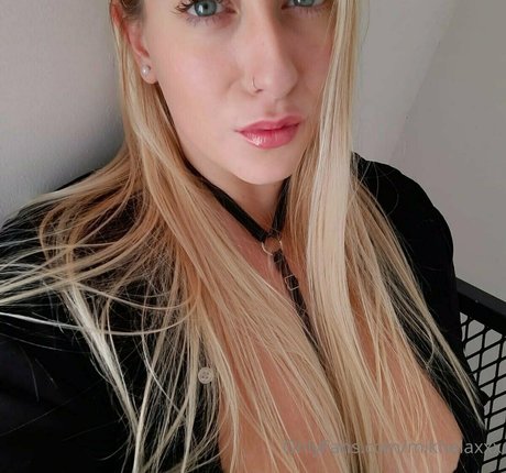 Foto di nudo di fuga di OnlyFans di Mikhelaxxx