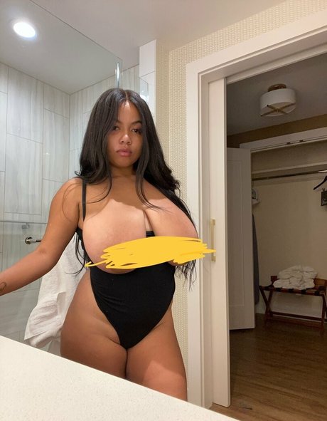 Naken läckt OnlyFans-bild av Lailathebrat2