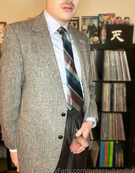 Petersuitandtie