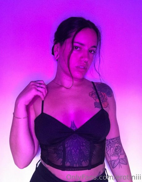 Обнаженная фотография утечки OnlyFans от Erotiniii