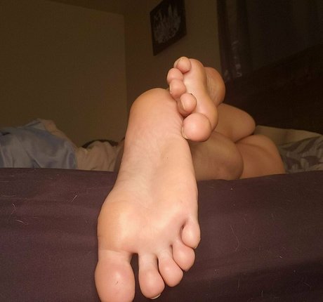 Naakte gelekte OnlyFans-foto van Sassylittlefeet