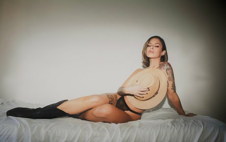 Nahá fotka uniklých OnlyFans od Elabel