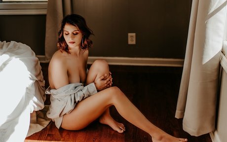 Naken läckt OnlyFans-bild av Mommyunder25