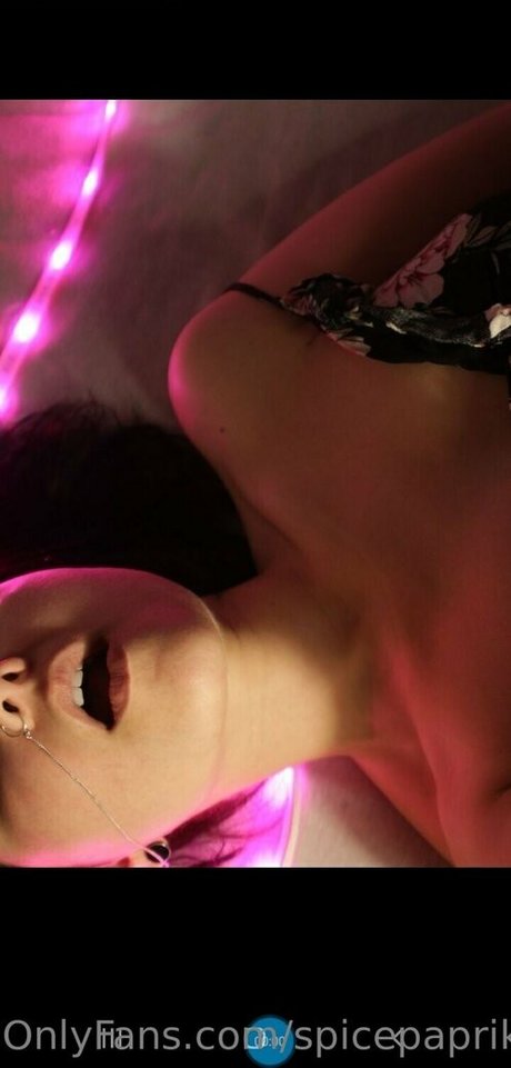 Nahá fotka uniklých OnlyFans od Spicepaprika