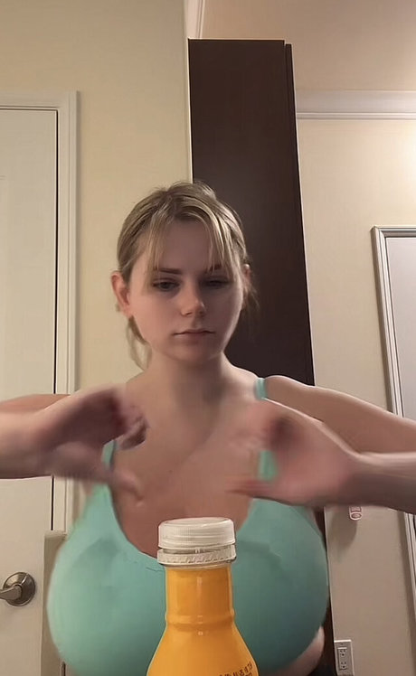 Nahá fotka uniklých OnlyFans od Emily V
