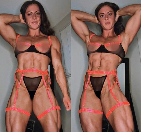 Naken lekkede OnlyFans-bilde av Rene Miller