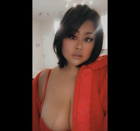 Nahá fotka uniklých OnlyFans od Stephanie Yum
