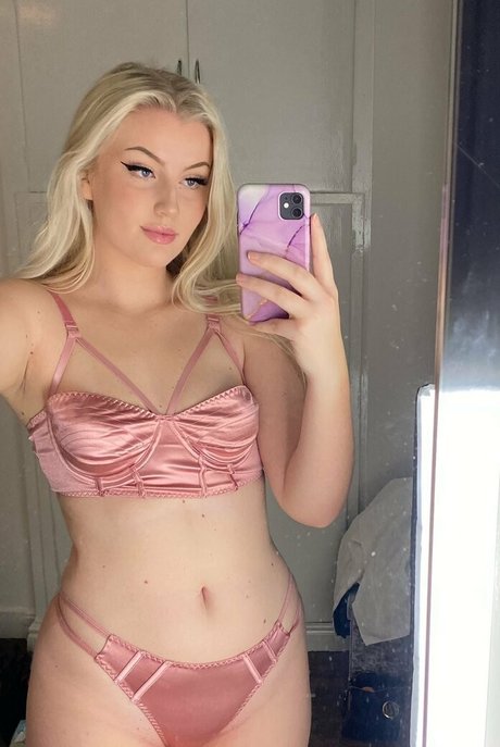 Elsathora OnlyFansリークヌード写真