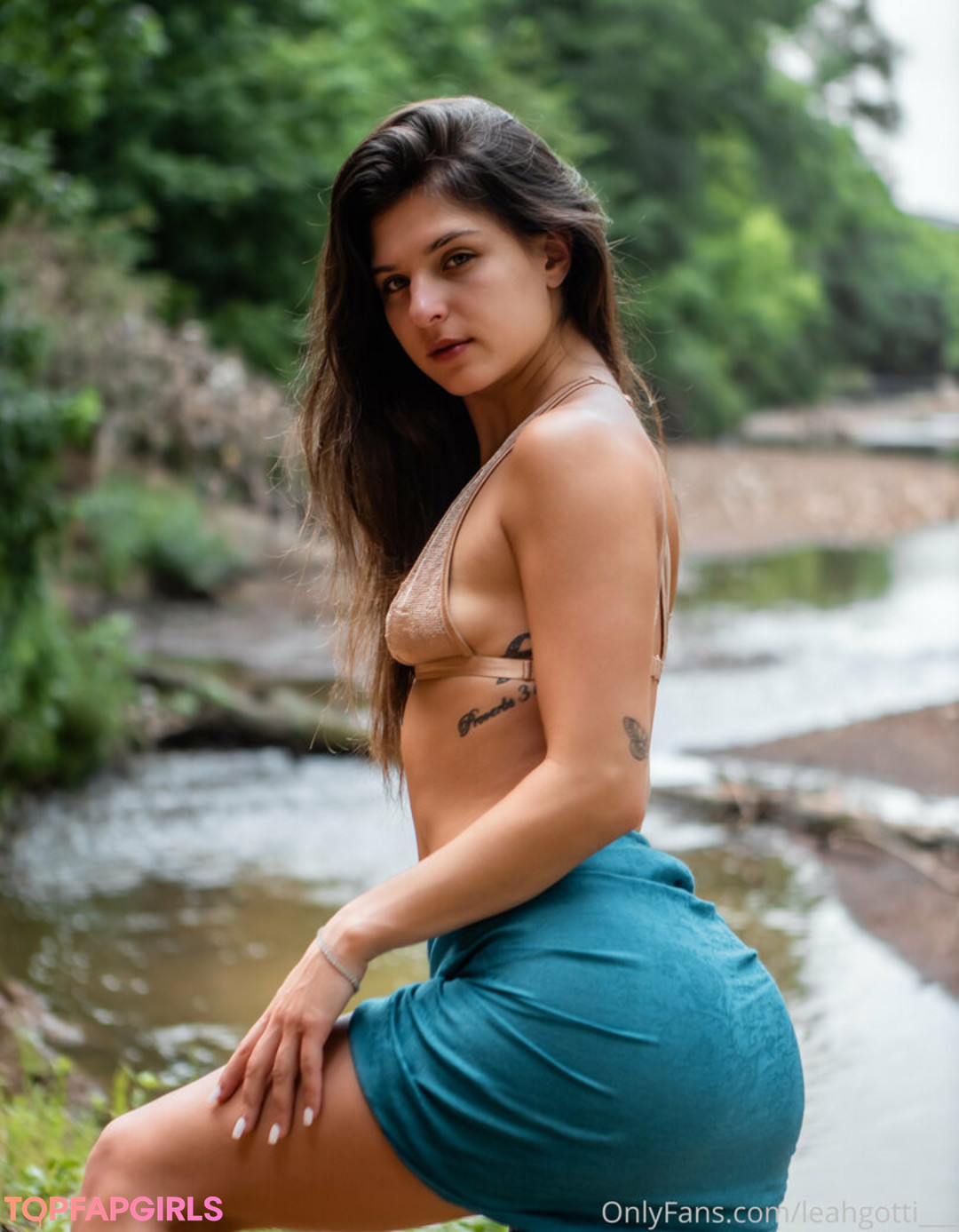 Nahá fotka uniklých OnlyFans od Leah Gotti #1975