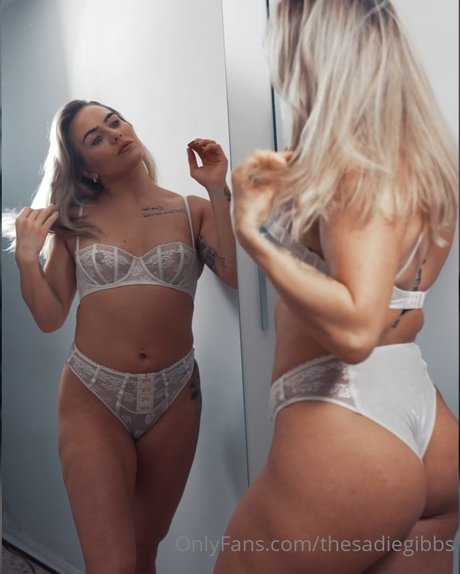 Naken läckt OnlyFans-bild av Sadie Gibbs