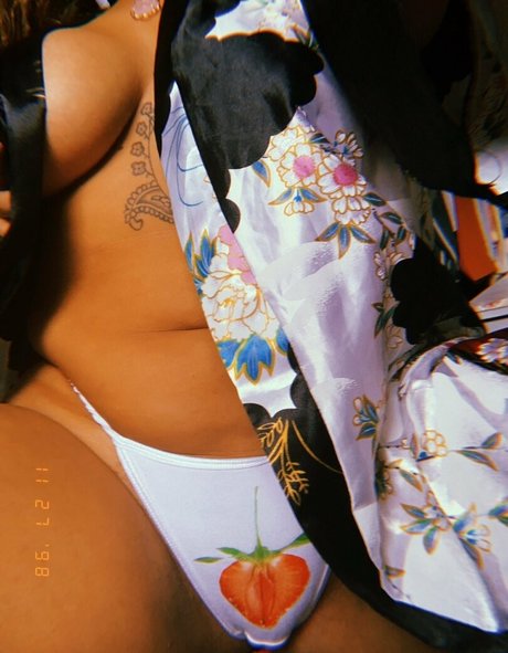 Nahá fotka uniklých OnlyFans od Allynra