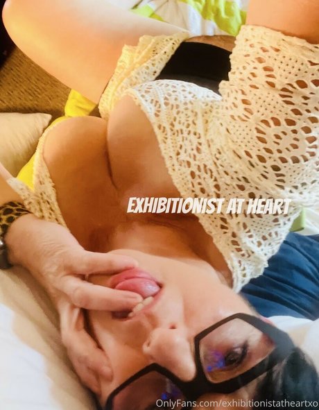 Exhibitionistatheart