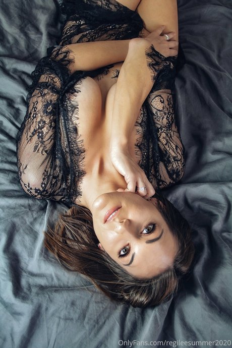 Nahá fotka uniklých OnlyFans od Regi Lee Summer