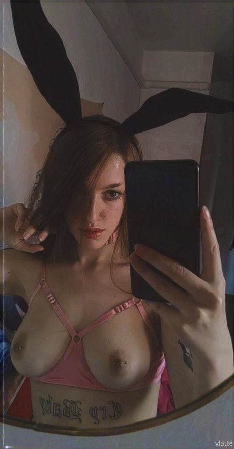 Naken lekkede OnlyFans-bilde av Violetlatte