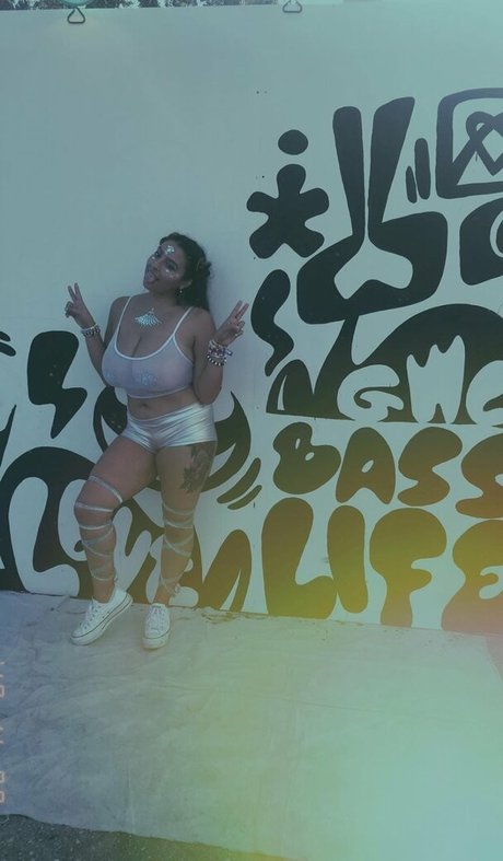 Nahá fotka uniklých OnlyFans od Alexis