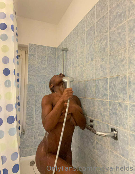 Alasti lekkinud OnlyFans-i pilt Mayafields