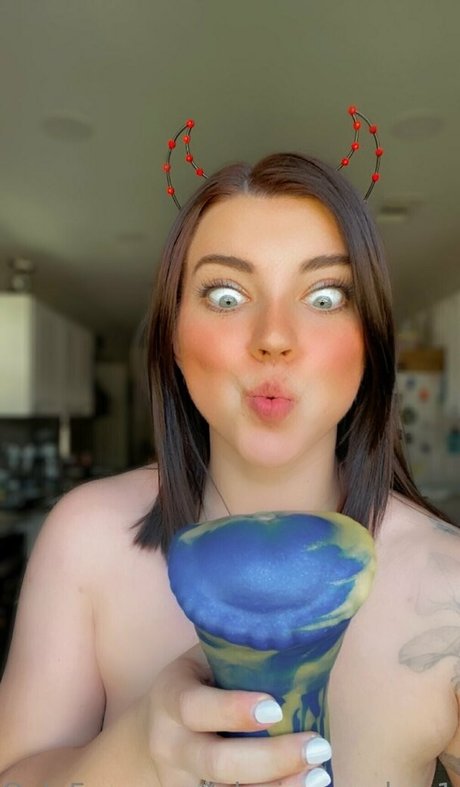 Alexispeaches1