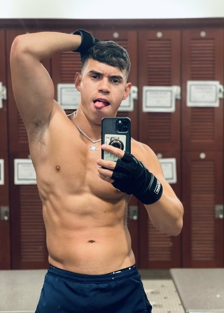 Nøgent lækket OnlyFans-billede af Oliverhuntxxx