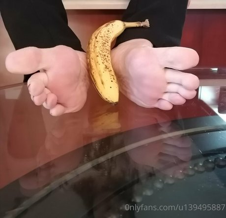 Naken läckt OnlyFans-bild av Footmistressmissb