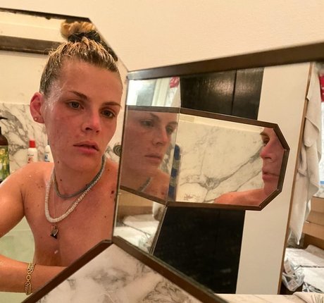 Photo nue de fuite OnlyFans de Busy Philipps