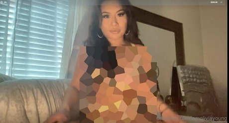 Naken lekkede OnlyFans-bilde av Iamoliviayoung