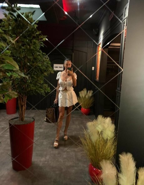 Nahá fotka uniklých OnlyFans od Sexyalisa