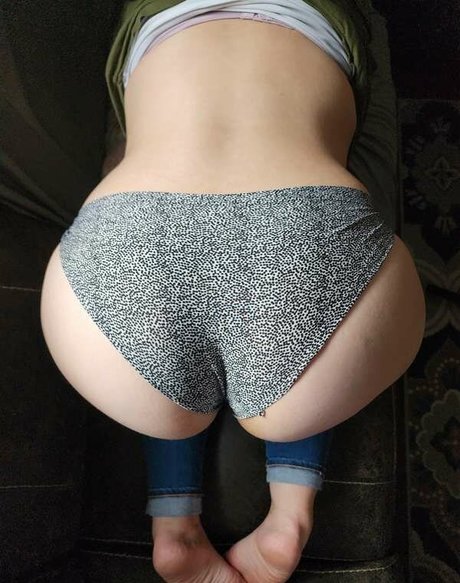 Naken läckt OnlyFans-bild av Curvy Mommy