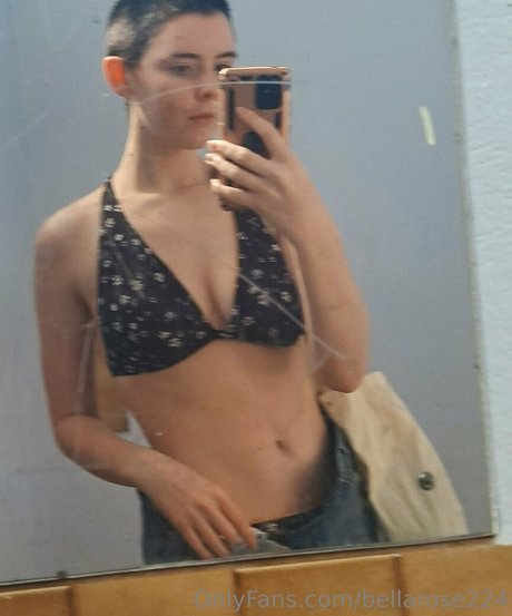 Обнаженная фотография утечки OnlyFans от Bellarose224