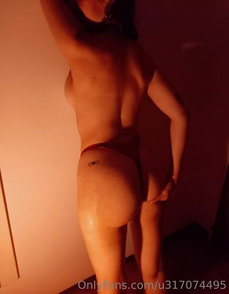 Naken läckt OnlyFans-bild av Poplatina