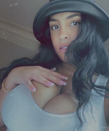 Naken läckt OnlyFans-bild av Brasi Quinzel