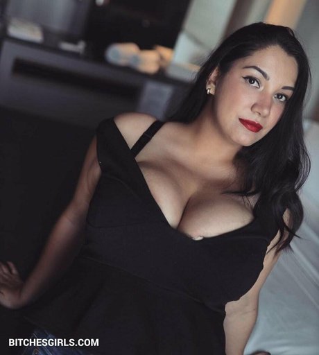 Foto di nudo di fuga di OnlyFans di Isa Malone