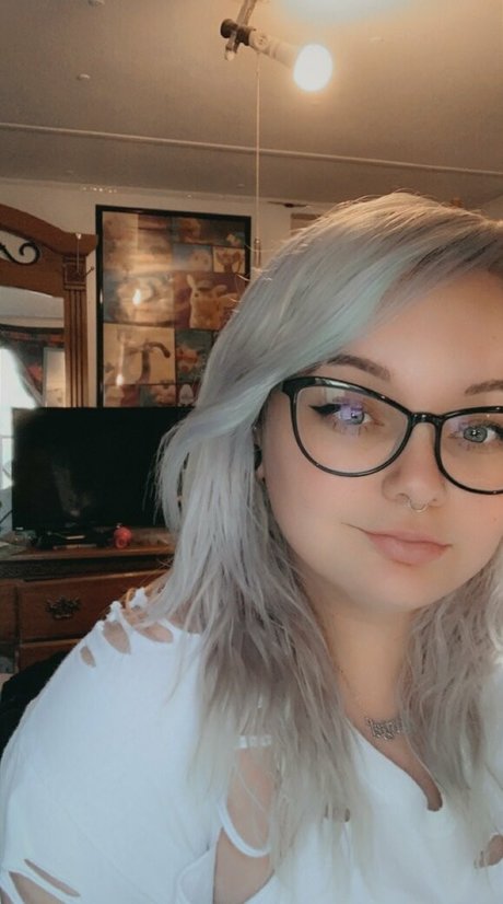 Naken lekkede OnlyFans-bilde av Bxbygxrl21
