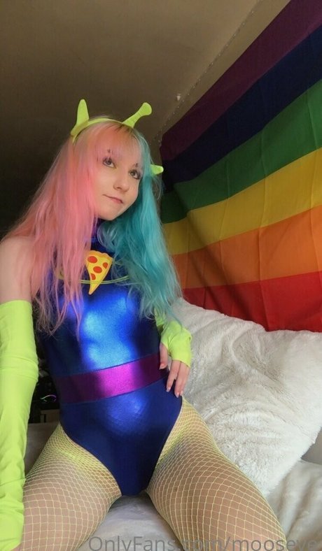 Alasti lekkinud OnlyFans-i pilt Mooseve