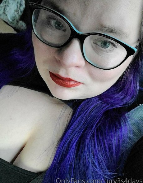 Naken lekkede OnlyFans-bilde av Curv3s4days