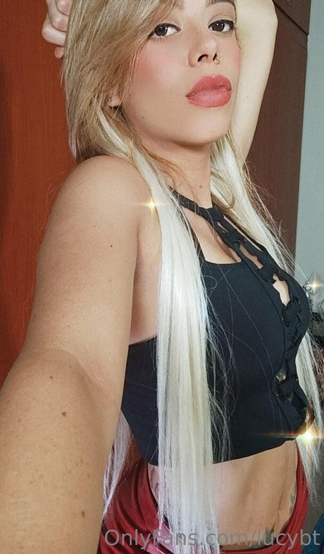 Naken läckt OnlyFans-bild av Lucybt