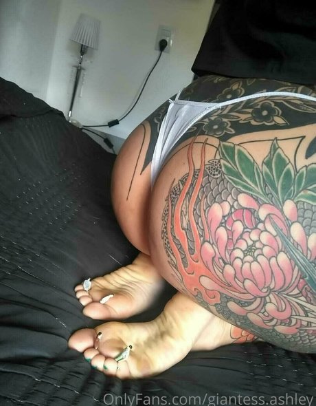 Giantessashley