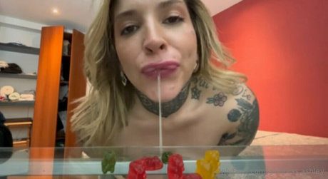Naken läckt OnlyFans-bild av Giantessashley
