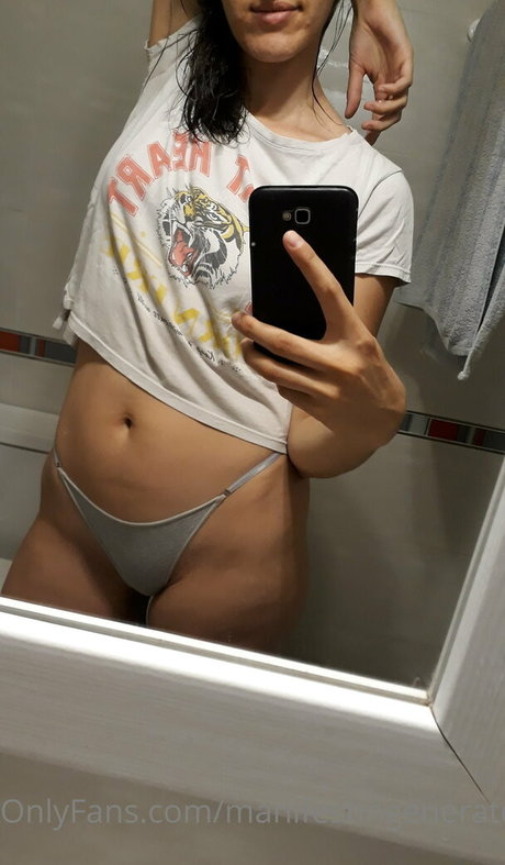 Naken läckt OnlyFans-bild av Manifestingeneratorbaby