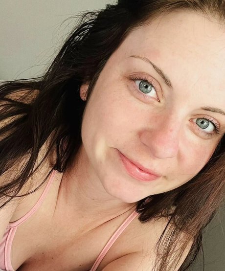 Nahá fotka uniklých OnlyFans od Mudslingintrainwreckvip