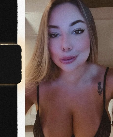 Naken läckt OnlyFans-bild av Fefigueiredoo
